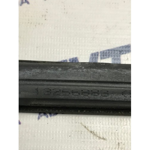 Ущільнювач cклa задньої лівої дверки Opel Insignia HB 2008-2017 13256883